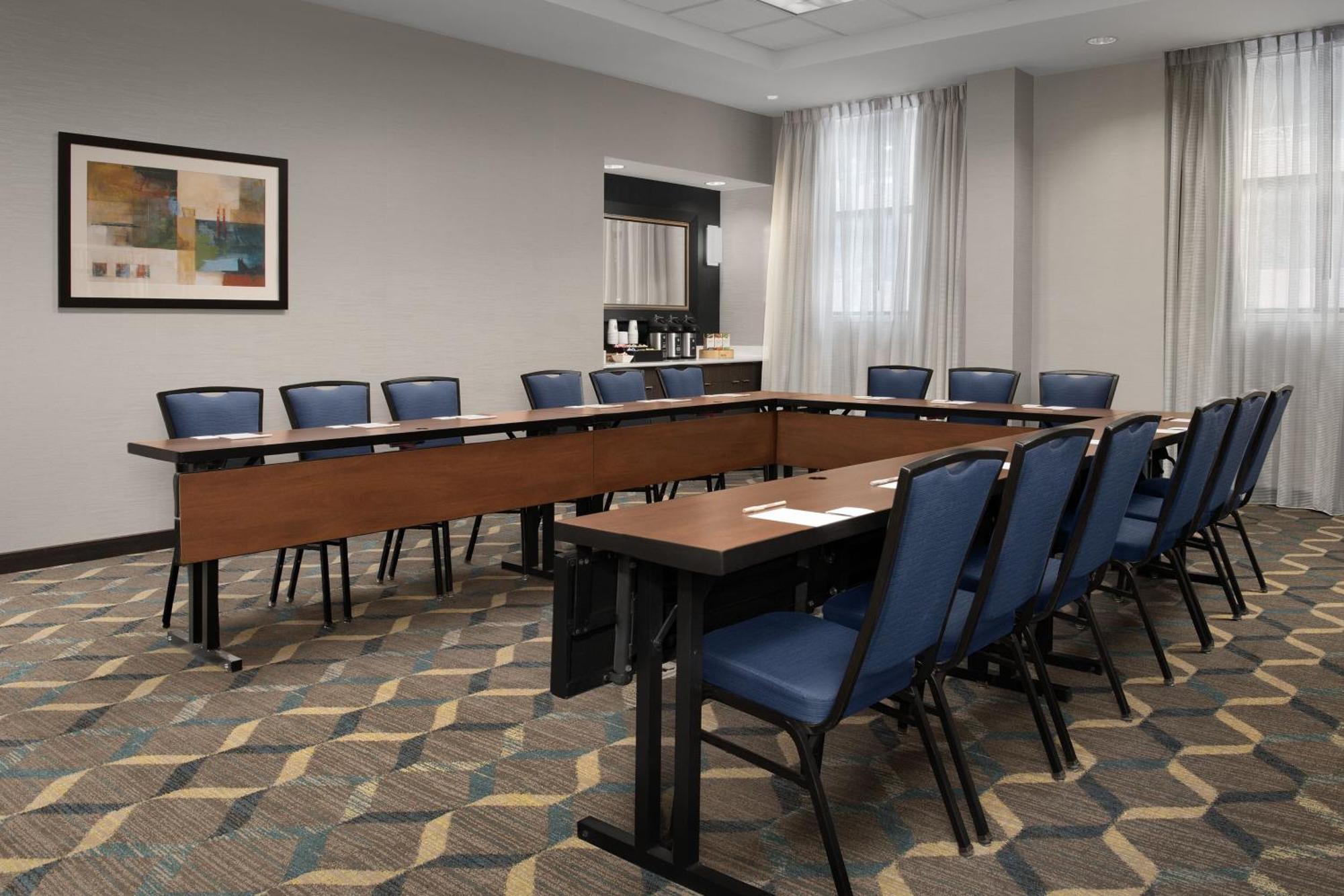 By Marriott Downtown At Armory Square Hotel 3*