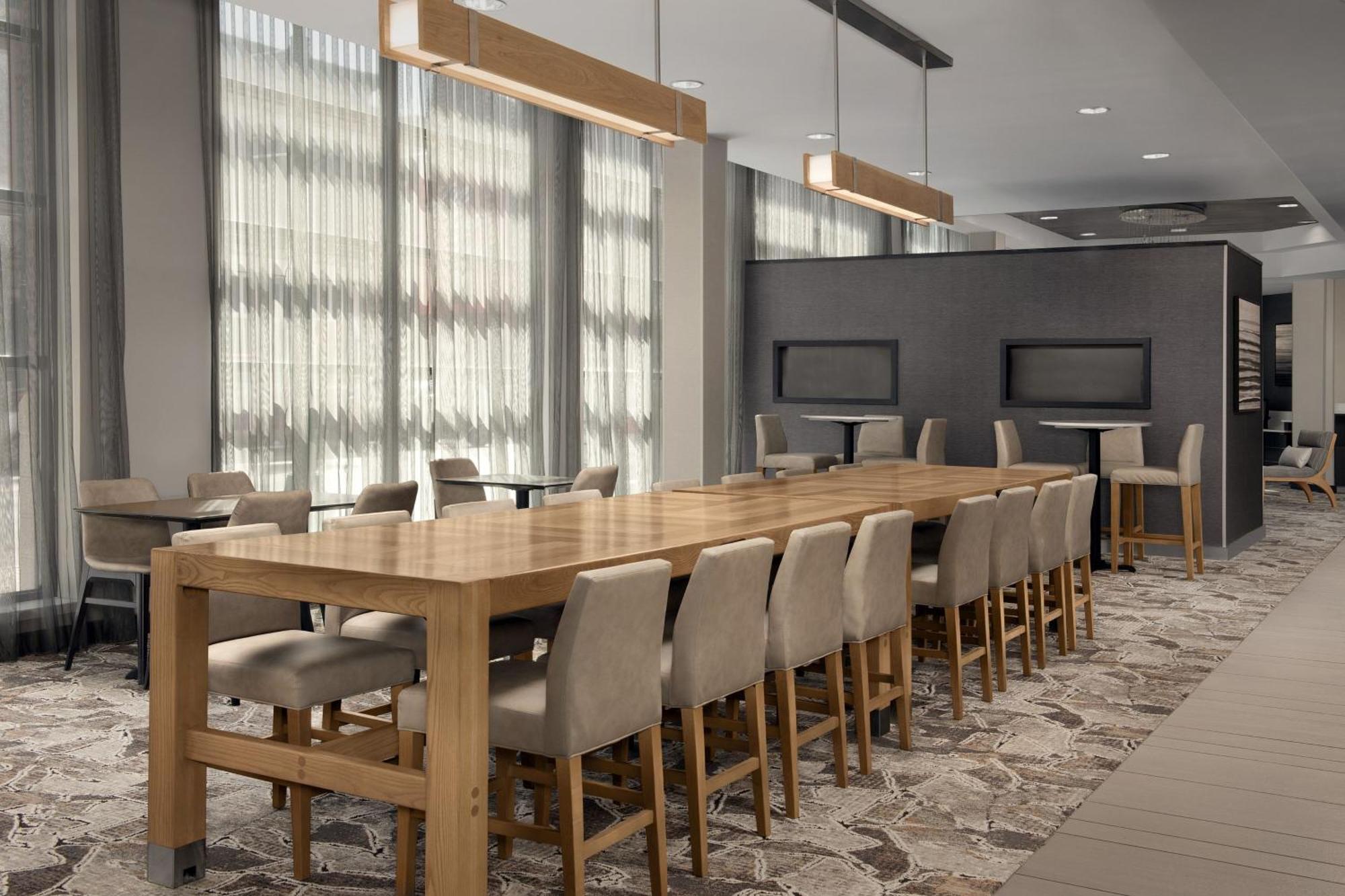 Hotel By Marriott Downtown At Armory Square
