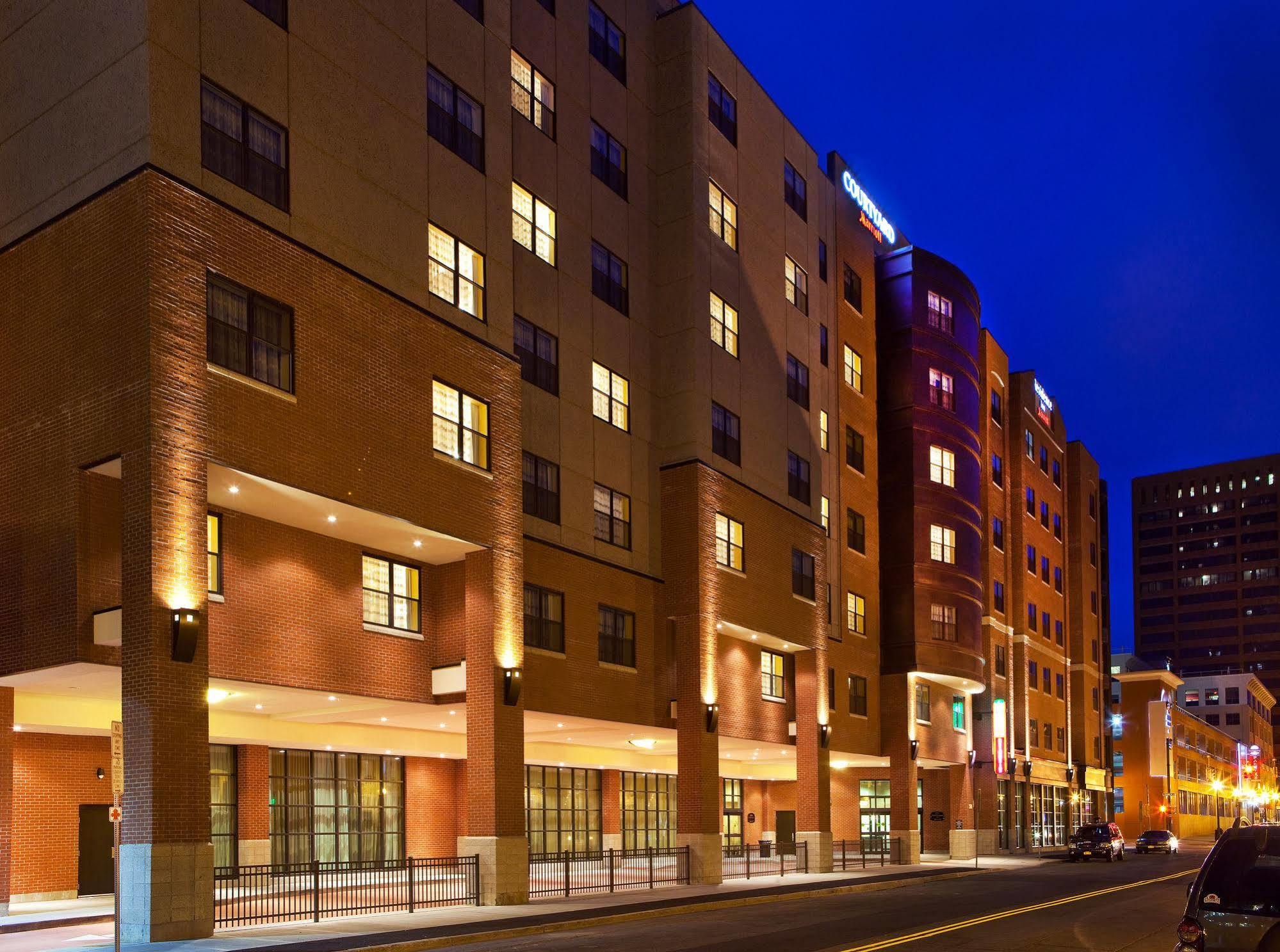 Hotel By Marriott Downtown At Armory Square